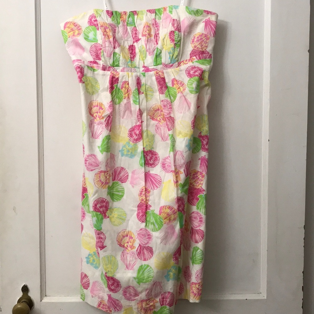 Size 8 Lily Pulitzer strapless dress. Seashell